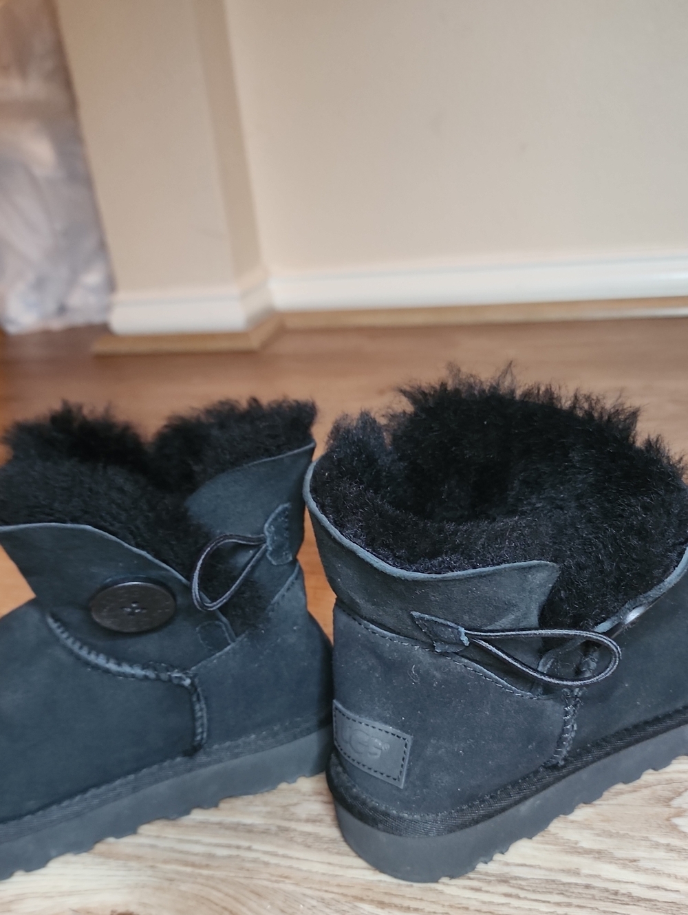 Ugg Black Mini Baily Button Bling Suede Sheepskin Womens Ankle Boots - Picture 6 of 12